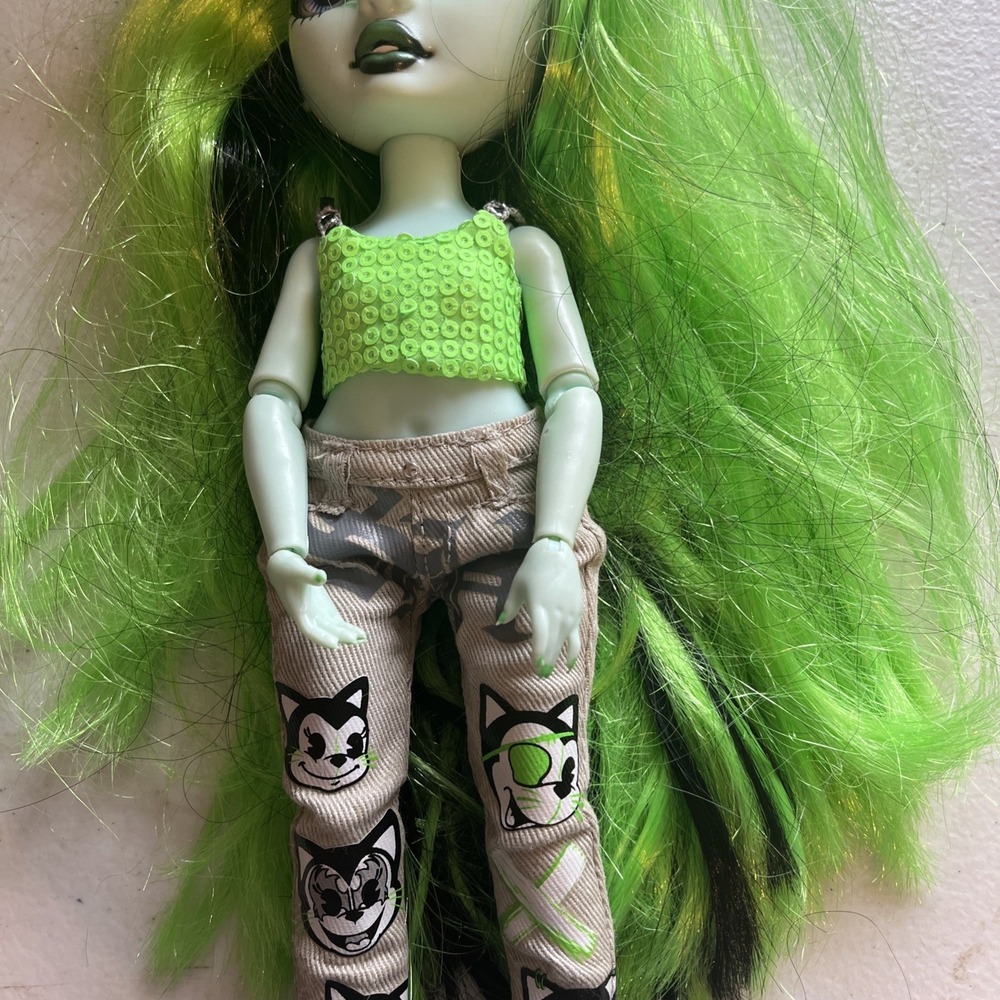 Rainbow High Harley Limestone Shadow Vision Articulated Doll Neon Green & Black - Picture 3 of 6